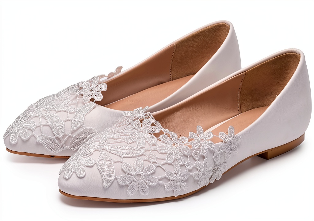 Donna che indossa CALLARON scarpe basse durante una cerimonia matrimonio su prato